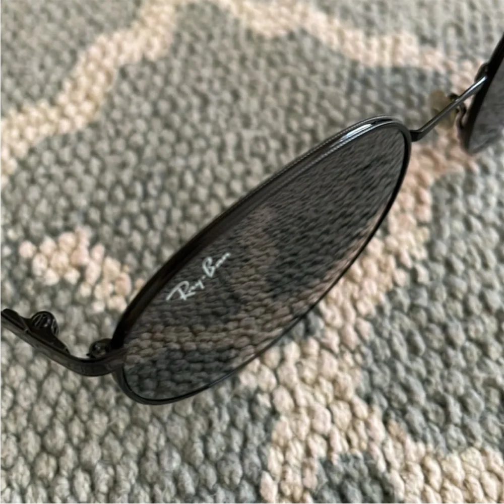 Ray-Ban Black Round Mirrored Sunglasses